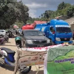 Warga Blokir Jalan Utama Penghubung Kendari-Toronipa Warga Blokir Jalan Utama Penghubung Kendari-Toronipa
