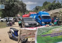 Warga Blokir Jalan Utama Penghubung Kendari-Toronipa Warga Blokir Jalan Utama Penghubung Kendari-Toronipa