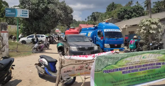 Warga Blokir Jalan Utama Penghubung Kendari-Toronipa