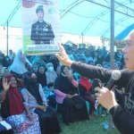 Masyarakat Konaweeha Sambut Kedatangan ASR dengan Sorakan Gubernur Sultra Masyarakat Konaweeha Sambut Kedatangan ASR dengan Sorakan Gubernur Sultra