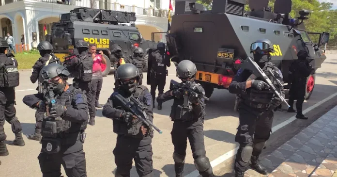 Brimob Gelar Simulasi Penanganan Teroris di Citra Land Kendari