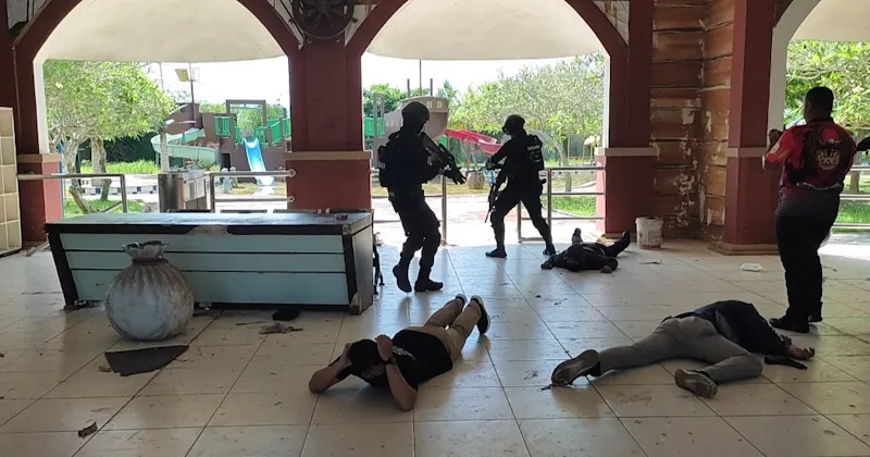 Brimob Gelar Simulasi Penanganan Teroris di Citra Land Kendari