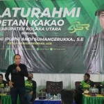 ASR Bagikan Obat Pembunuh Hama ke Tiga Kelompak Tani Kakao di Kolut ASR Bagikan Obat Pembunuh Hama ke Tiga Kelompak Tani Kakao di Kolut