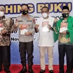 Ali Mazi Luncurkan Buku Terbitan Universitas Halu Oleo Press Ali Mazi Luncurkan Buku Terbitan Universitas Halu Oleo Press