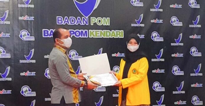 Dua Mahasiswa Prodi Kesmas UMW Kendari Raih Juara Lomba KIE BPOM