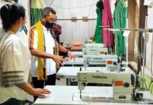 Maknai Hari Pahlawan, Wanita dari Maumere Bagikan Keahlian Jahit untuk Warga Sekitar Maknai Hari Pahlawan, Wanita dari Maumere Bagikan Keahlian Jahit untuk Warga Sekitar