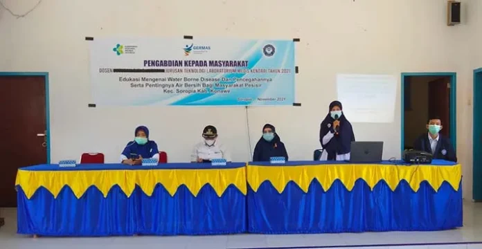 Poltekkes Kendari Edukasi Masyarakat Pesisir Soropia Soal Penyakit Bawaan Air
