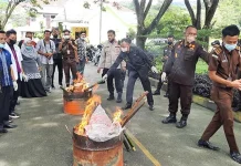 Kajari Kolut Musnahkan BB Sabu dari 20 Perkara Kajari Kolut Musnahkan BB Sabu dari 20 Perkara