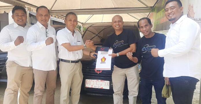 Gerindra Sultra Berikan Mobil Operasional ke DPC Buton