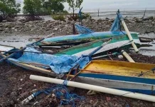 Puluhan Perahu Nelayan di Kolut Rusak Dihantam Gelombang Tinggi Puluhan Perahu Nelayan di Kolut Rusak Dihantam Gelombang Tinggi