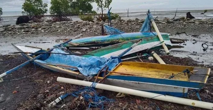 Puluhan Perahu Nelayan di Kolut Rusak Dihantam Gelombang Tinggi