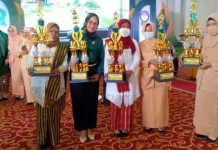 Desa Liya Mawi Juara Umum Lomba 10 Program PKK Desa Liya Mawi Juara Umum Lomba 10 Program PKK