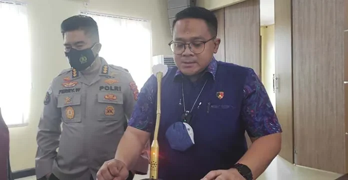 Kombes Pol Bambang Wijanarko (depan)