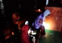 Dua Nelayan yang Hilang di Perairan Pulau Hari Ditemukan Selamat Dua Nelayan yang Hilang di Perairan Pulau Hari Ditemukan Selamat