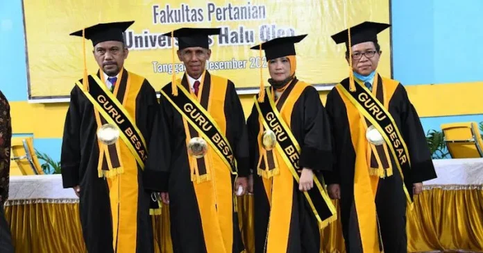 UHO Kukuhkan Empat Guru Besar