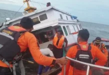 Kapal Karam di Perairan Toronipa, 9 Orang Dievakuasi Kapal Karam di Perairan Toronipa, 9 Orang Dievakuasi