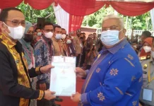 Pemprov Sultra Serahkan Sertifikat 25 Ribu Bidang Tanah kepada Masyarakat Pemprov Sultra Serahkan Sertifikat 25 Ribu Bidang Tanah kepada Masyarakat