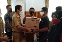 Wujudkan Program One Island One School, Bupati Wakatobi Serahkan Sejumlah Bantuan Wujudkan Program One Island One School, Bupati Wakatobi Serahkan Sejumlah Bantuan