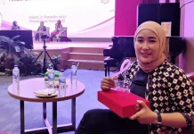 Pegiat Lingkungan Pesisir Asal Konawe Raih Penghargaan dari Kementerian Ulfiah