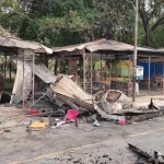 Buntut Bentrokan di Kendari, Puluhan Kios Pedagang Kaki Lima Terbakar Buntut Bentrokan di Kendari, Puluhan Kios Pedagang Kaki Lima Terbakar