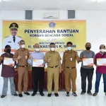 18 Pedagang Terdampak Bentrokan di Kendari Dapat Bantuan dari Pemkot 18 Pedagang Terdampak Bentrokan di Kendari Dapat Bantuan dari Pemkot