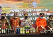Polres Konawe Musnahkan Miras dan Knalpot Racing Polres Konawe Musnahkan Miras dan Knalpot Racing