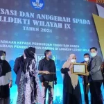 UMW Kendari Raih Dua Penghargaan di Ajang SPADA Award 2021 UMW Kendari Raih Dua Penghargaan di Ajang SPADA Award 2021