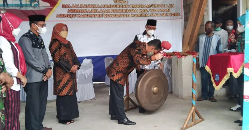 Bupati Wakatobi Resmikan Pojok Baca di Kelurahan Mandati II