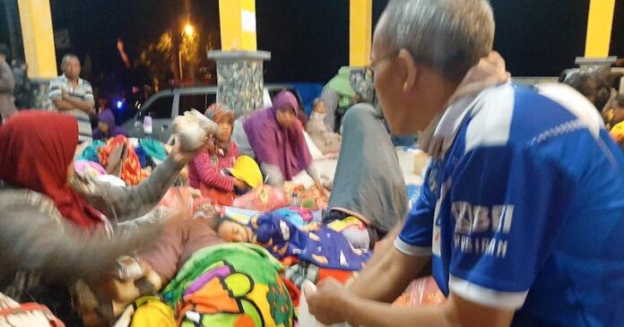 BRI Salurkan Bantuan untuk Korban Erupsi Gunung Semeru