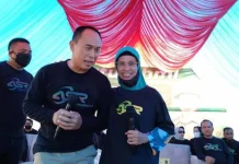 Warga Konsel Ini Bahagia Biaya Sekolah Cucunya Ditanggung ASR Warga Konsel Ini Bahagia Biaya Sekolah Cucunya Ditanggung ASR