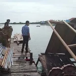 Bupati Wakatobi Tinjau Rumah Warga Korban Angin Kencang Bupati Wakatobi Tinjau Rumah Warga Korban Angin Kencang