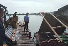 Bupati Wakatobi Tinjau Rumah Warga Korban Angin Kencang Bupati Wakatobi Tinjau Rumah Warga Korban Angin Kencang