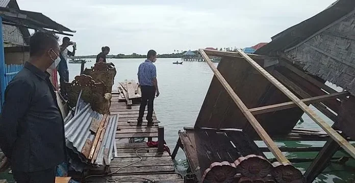Bupati Wakatobi Tinjau Rumah Warga Korban Angin Kencang