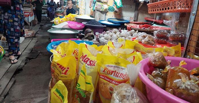 Harga Minyak Goreng di Pasar Andounohu Belum Turun, Ini Alasan Pedagang