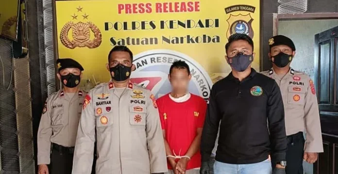 Polisi Ringkus Pengedar Sekaligus Pemakai Sabu di Kendari