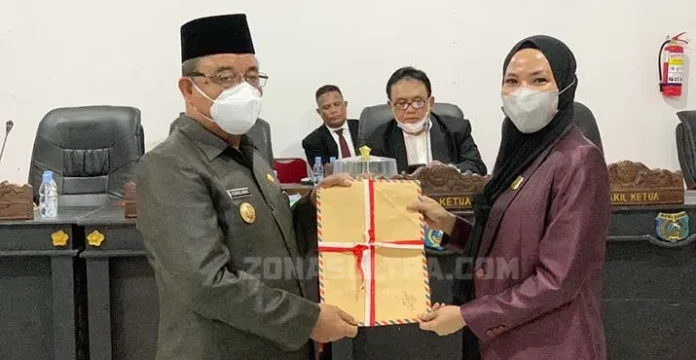 IMG-20220122-WA0038 Sempat Molor, DPRD Mubar Tetapkan 12 Raperda Jadi Perda