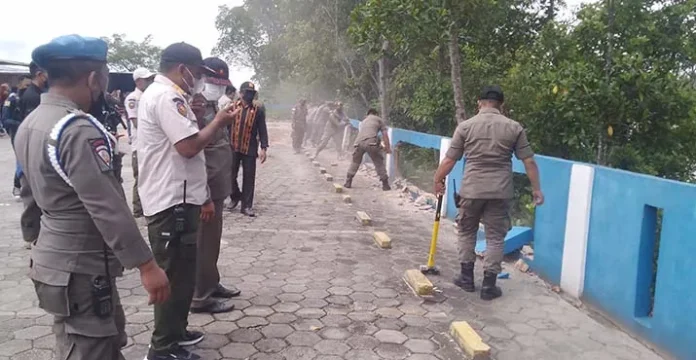 Pemkot Kendari Bongkar Bangunan Warkop Haji Anto yang Langgar Tata Ruang