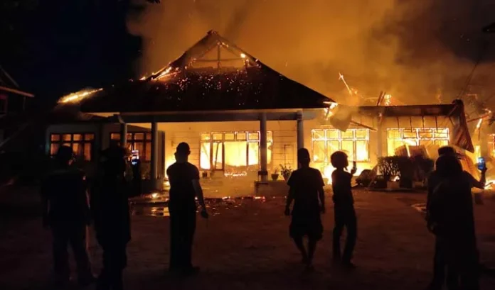 Kantor Dinsos Kendari Terbakar