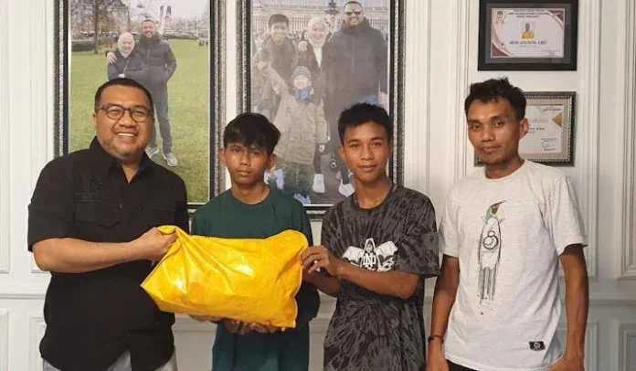 Berkat AJP Peduli, Dua Anak Ini Kembali Bersekolah