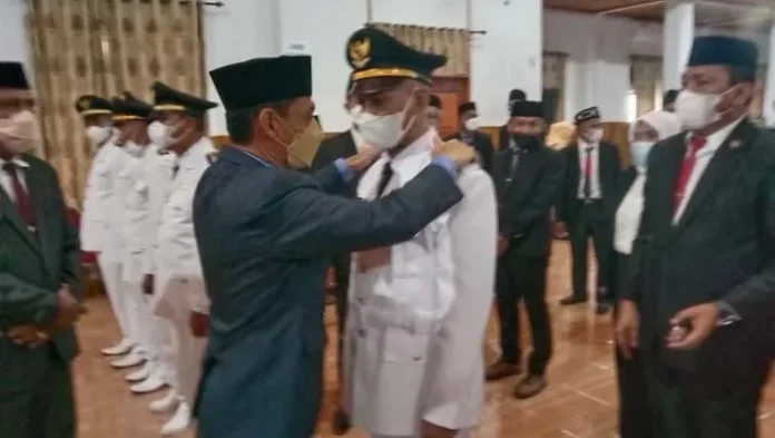 Lantik Camat dan Lurah, Bupati Wakatobi Minta Kepentingan Rakyat Diutamakan