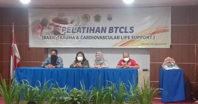 Prodi Keperawatan dan Profesi Ners UMW Kendari Gelar Pelatihan BTCLS