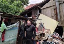 Relawan ASR Kendari Beri Santunan ke Keluarga yang Tinggal di Gubuk Relawan ASR Kendari Beri Santunan ke Keluarga yang Tinggal di Gubuk