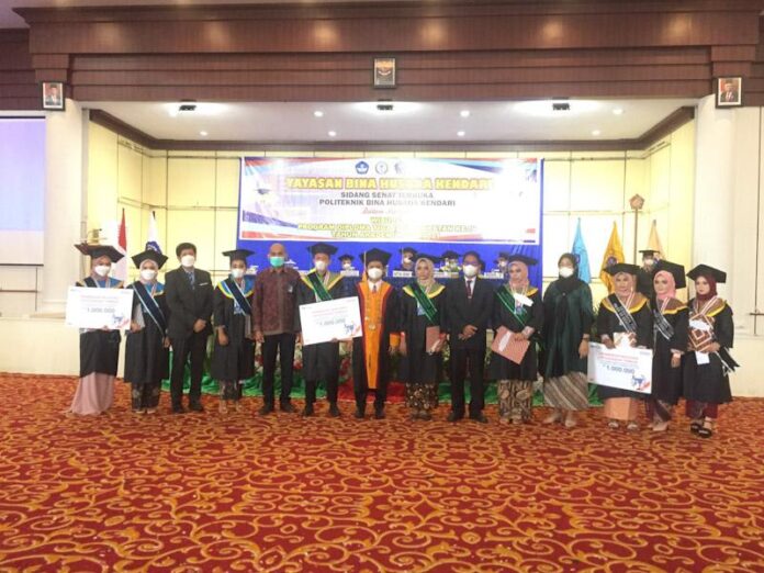 Ini Wisudawan Terbaik Politeknik Bina Husada Kendari Angkatan IV