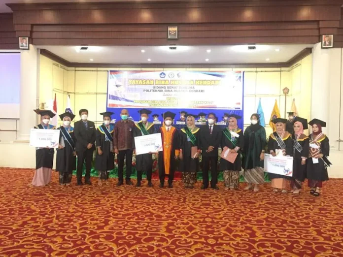 Ini Wisudawan Terbaik Politeknik Bina Husada Kendari Angkatan IV