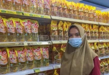 Subsidi Mulai Berlaku di Kendari, Harga Minyak Goreng di Ritel Modern Rp14 Ribu Subsidi Mulai Berlaku di Kendari, Harga Minyak Goreng di Ritel Modern Rp14 Ribu