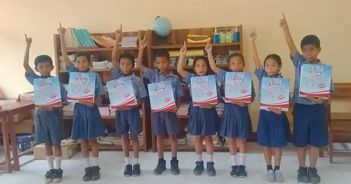 SGM Eksplor dan Indomaret Salurkan Bantuan Pendidikan di 8 Kabupaten SGM Eksplor dan Indomaret Salurkan Bantuan Pendidikan di 8 Kabupaten
