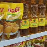 100 Ton Minyak Goreng Curah Harga Rp14 Ribu akan Disalurkan di Wilayah Sultra Minyak Goreng Diserbu Masyarakat, Ritel Modern di Kendari Batasi Pembelian