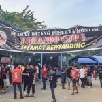 Para Penghobi Ayam Ramaikan Kontes Tinju Ayam di Kendari