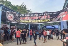 Para Penghobi Ayam Ramaikan Kontes Tinju Ayam di Kendari Para Penghobi Ayam Ramaikan Kontes Tinju Ayam di Kendari