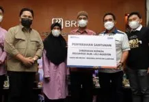 Menteri BUMN Erick Thohir Kunjungi Agen BRILink yang Kena Musibah Menteri BUMN Erick Thohir Kunjungi Agen BRILink yang Kena Musibah